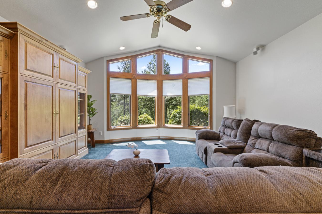 1562 Sleepy Hollow Loop, Grants Pass, Josephine, 97527, United States, 4 Bedrooms Bedrooms, ,2 BathroomsBathrooms,Residential,For Sale,1562 Sleepy Hollow Loop,220221828