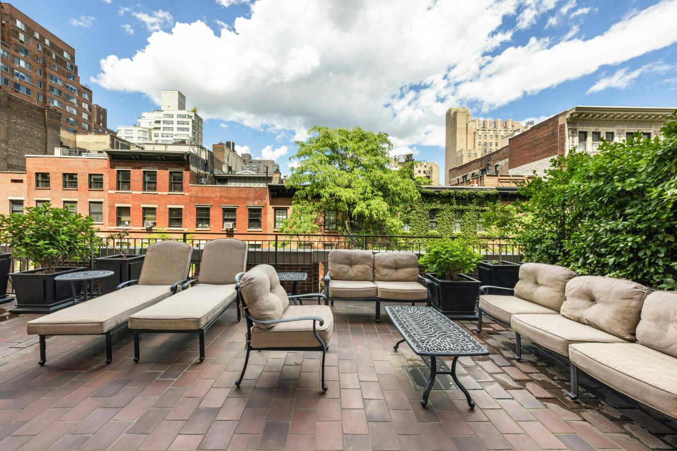 Spanning over 4,200 square feet, this exceptional five-bedroom, five-a – image 4