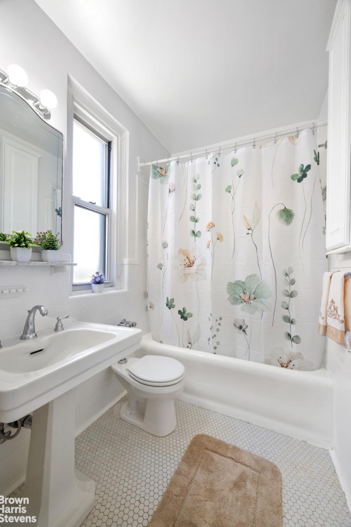 17 EAST 96TH STREET, New York, NY, 10128, United States, 2 Bedrooms Bedrooms, ,1 BathroomBathrooms,Residential,For Sale,17 EAST 96TH STREET,227782