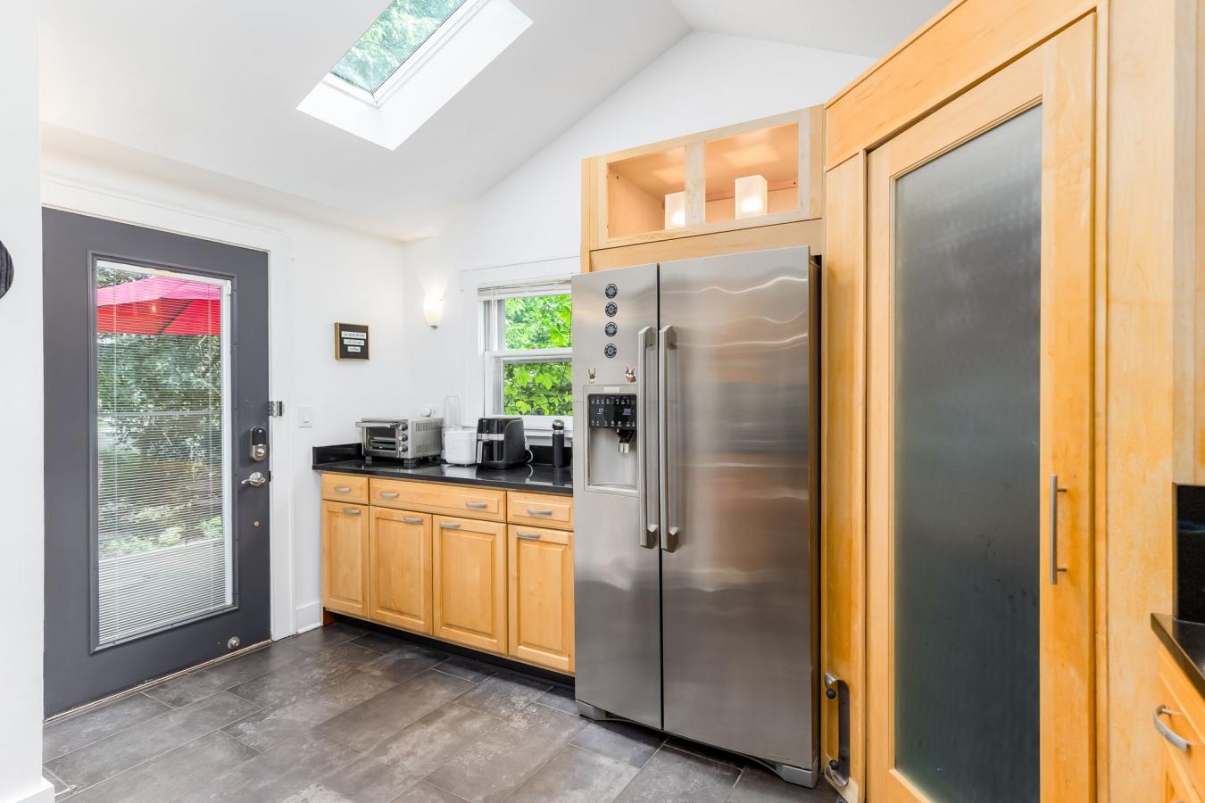 A Hidden Gem in a Woodland Retreat: Tucked away along a quiet, tree-li – image 16