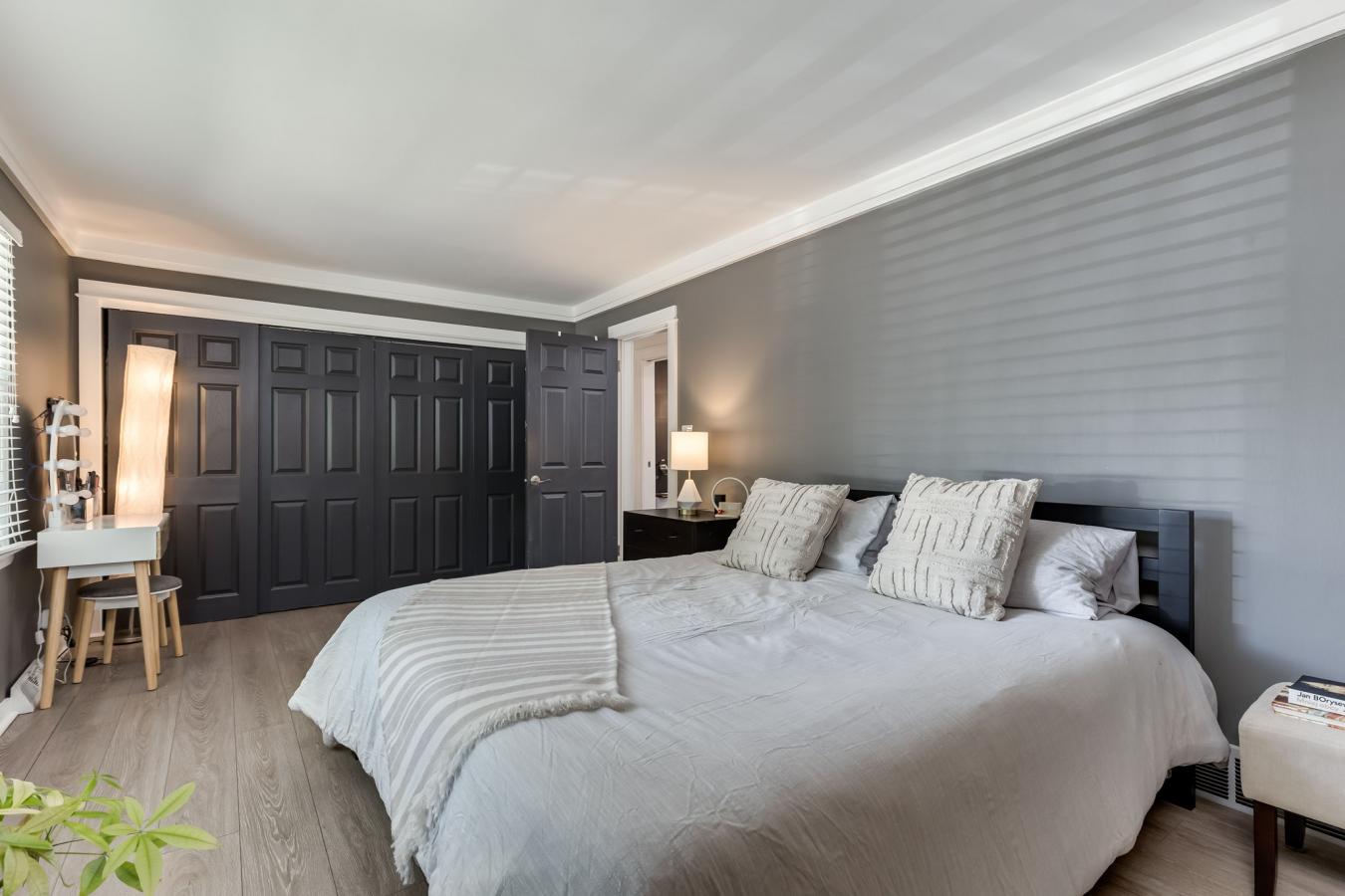 A Hidden Gem in a Woodland Retreat: Tucked away along a quiet, tree-li – image 7