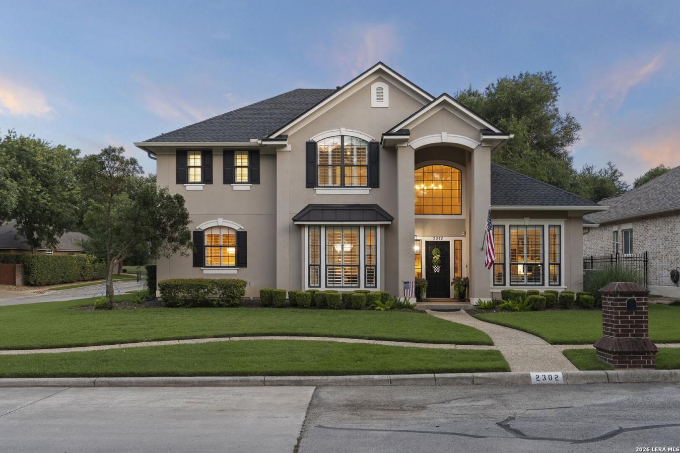 Welcome to Oakwood, where timeless elegance meets exceptional craftsma – image 1