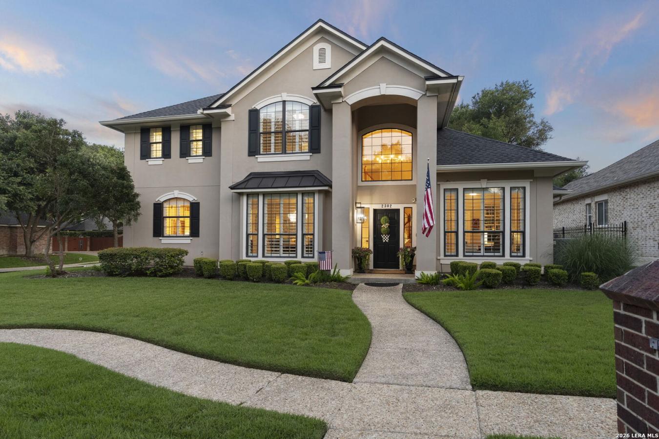 Welcome to Oakwood, where timeless elegance meets exceptional craftsma – image 2