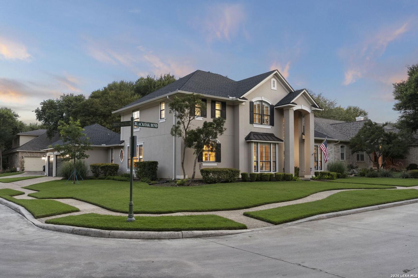 Welcome to Oakwood, where timeless elegance meets exceptional craftsma – image 3