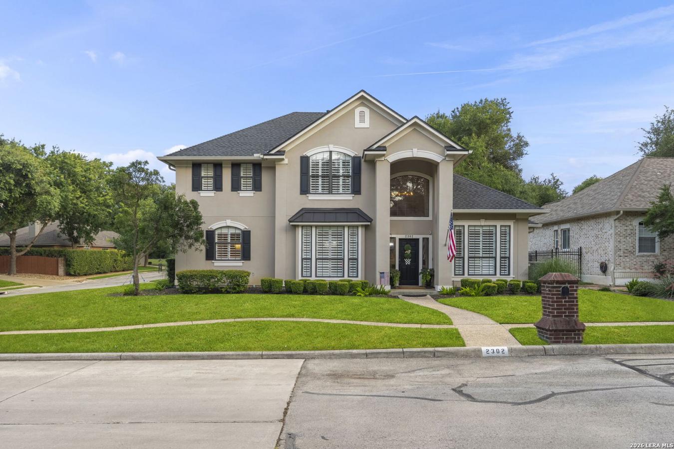 Welcome to Oakwood, where timeless elegance meets exceptional craftsma – image 4
