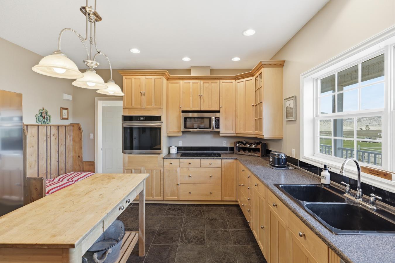 1956 Gardiner Road, Kamloops, BC, V2C 6V8, Canada, 7 Bedrooms Bedrooms, ,5 BathroomsBathrooms,Residential,For Sale,1956 Gardiner Road,10385183
