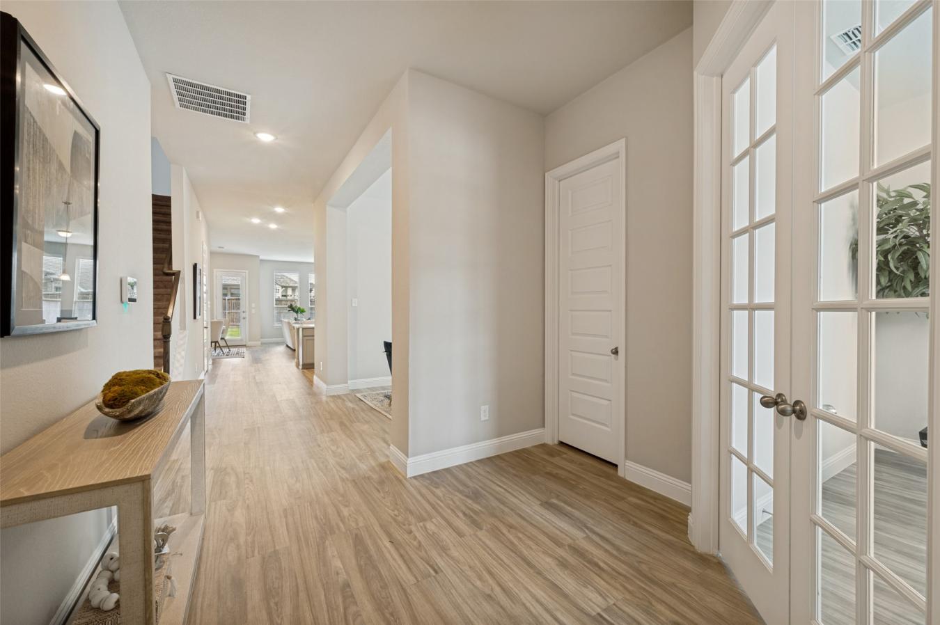Welcome to 809 Cromwell Drive, a beautifully maintained HistoryMaker H – image 6
