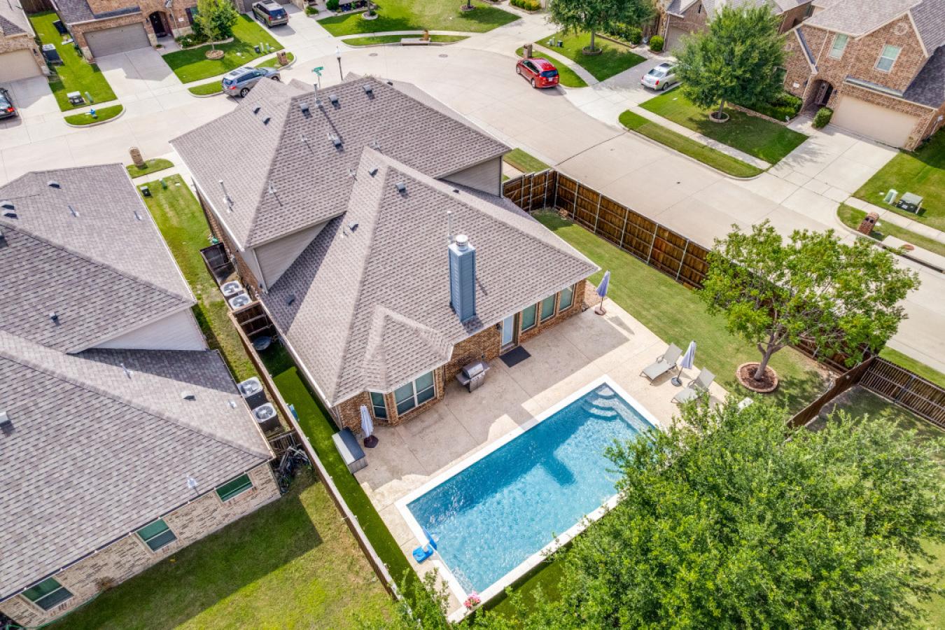 Gorgeous 2016-built single-family home located on a desirable corner l – image 4