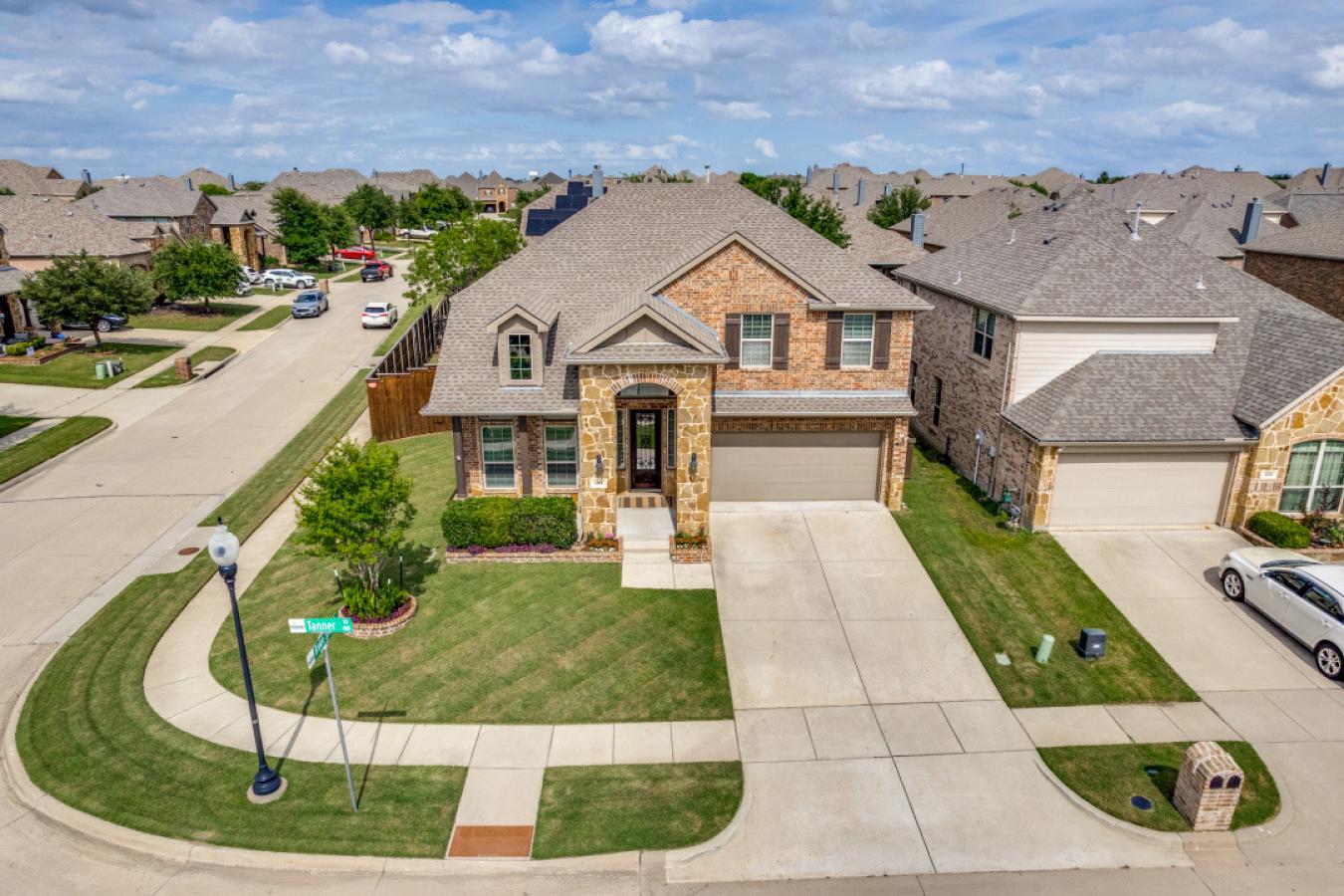 Gorgeous 2016-built single-family home located on a desirable corner l – image 5