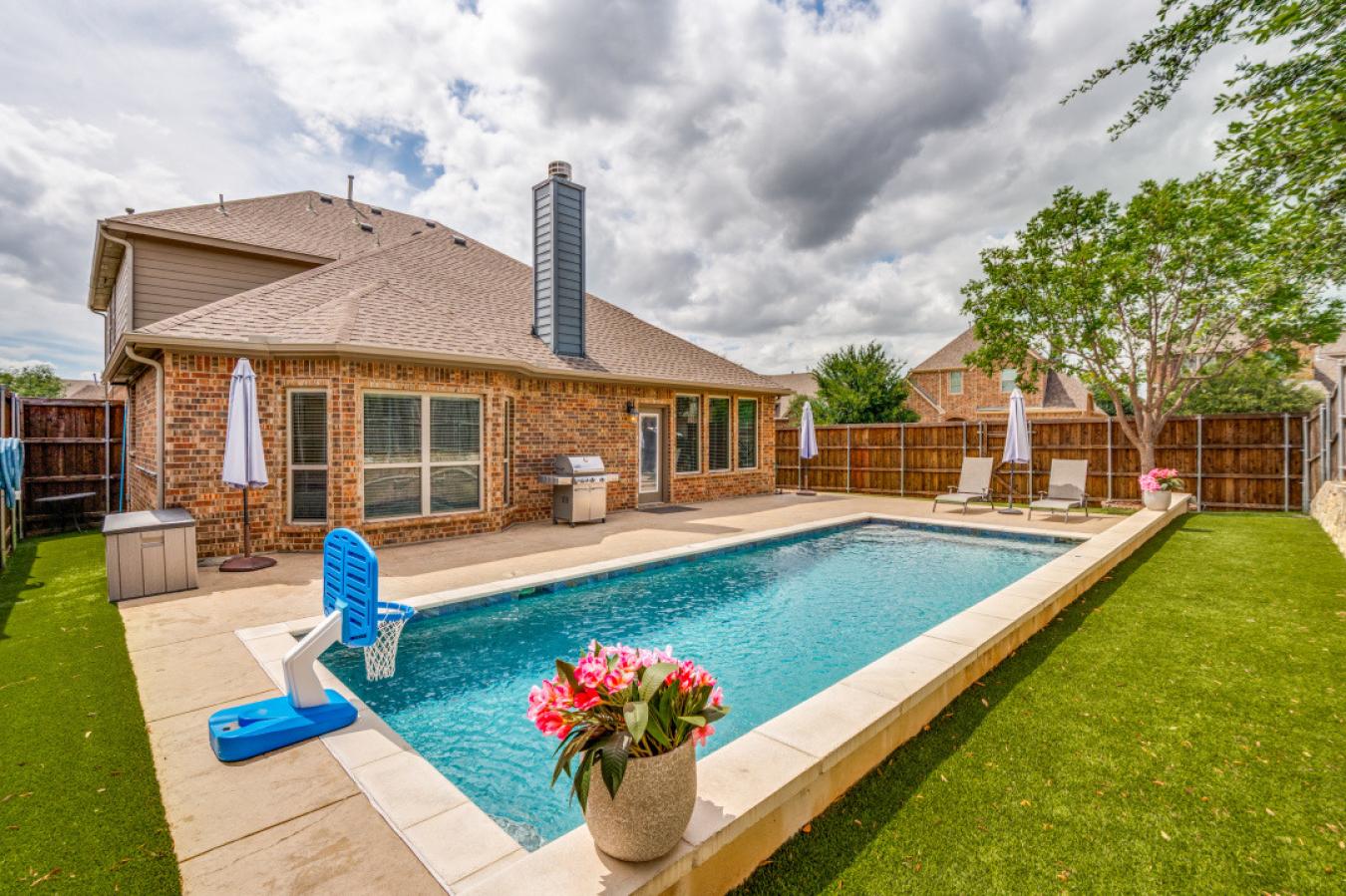 Gorgeous 2016-built single-family home located on a desirable corner l – image 6