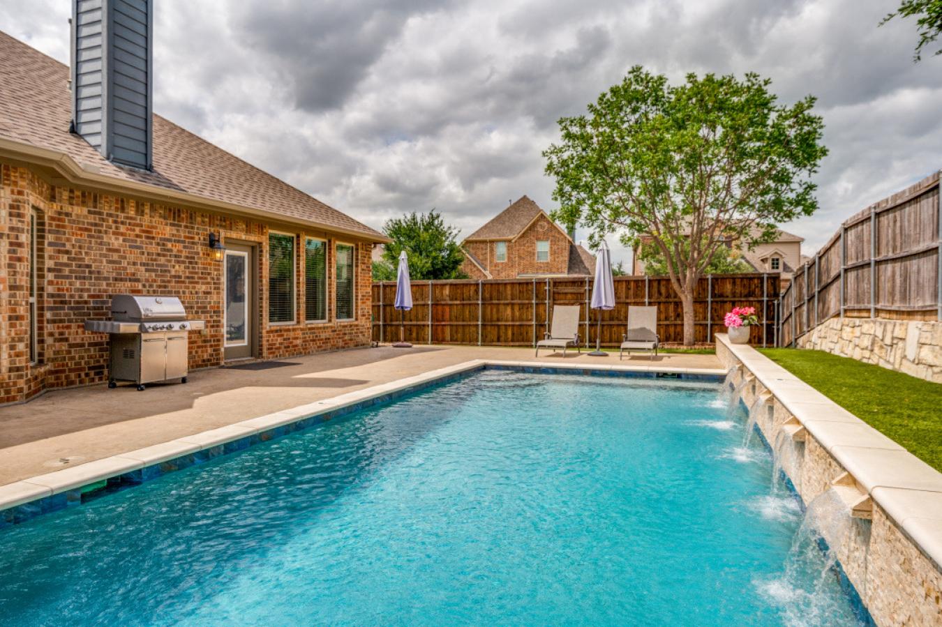Gorgeous 2016-built single-family home located on a desirable corner l – image 9