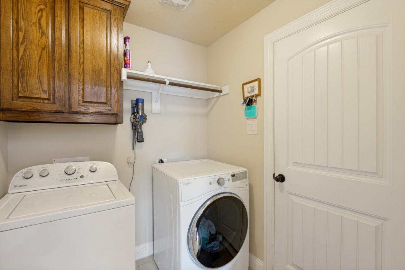 Gorgeous 2016-built single-family home located on a desirable corner l – image 10