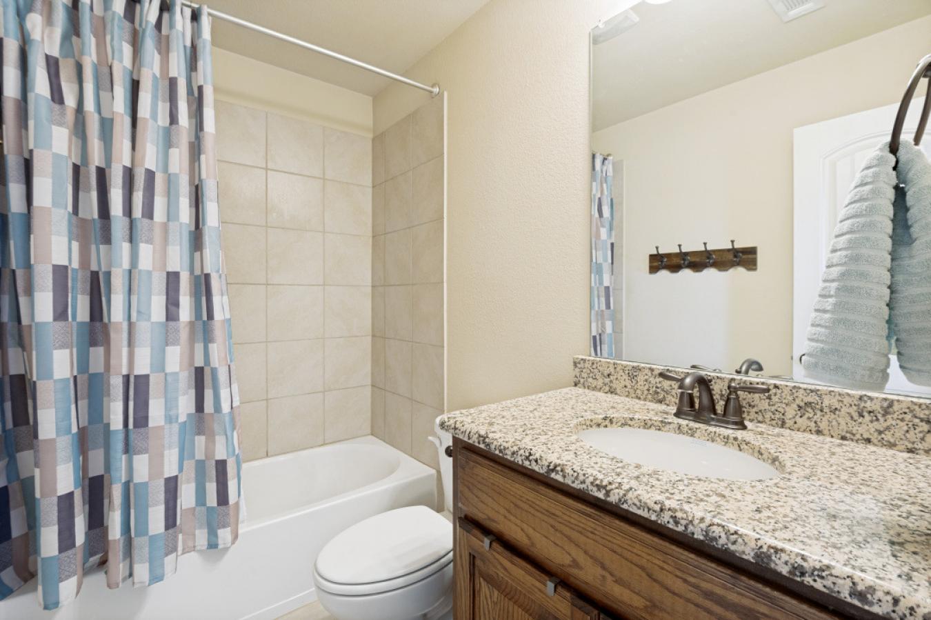 Gorgeous 2016-built single-family home located on a desirable corner l – image 15