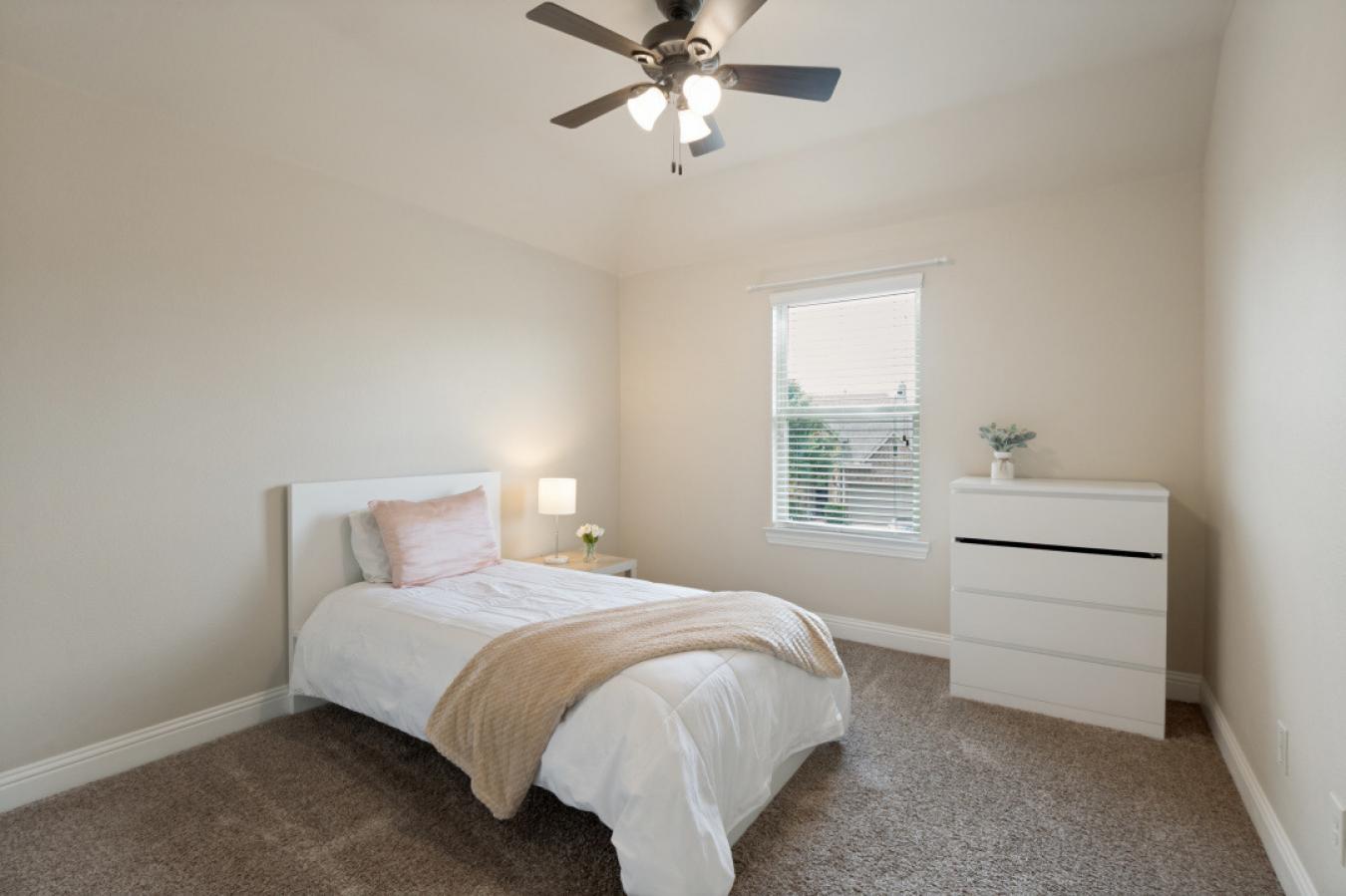 Gorgeous 2016-built single-family home located on a desirable corner l – image 16