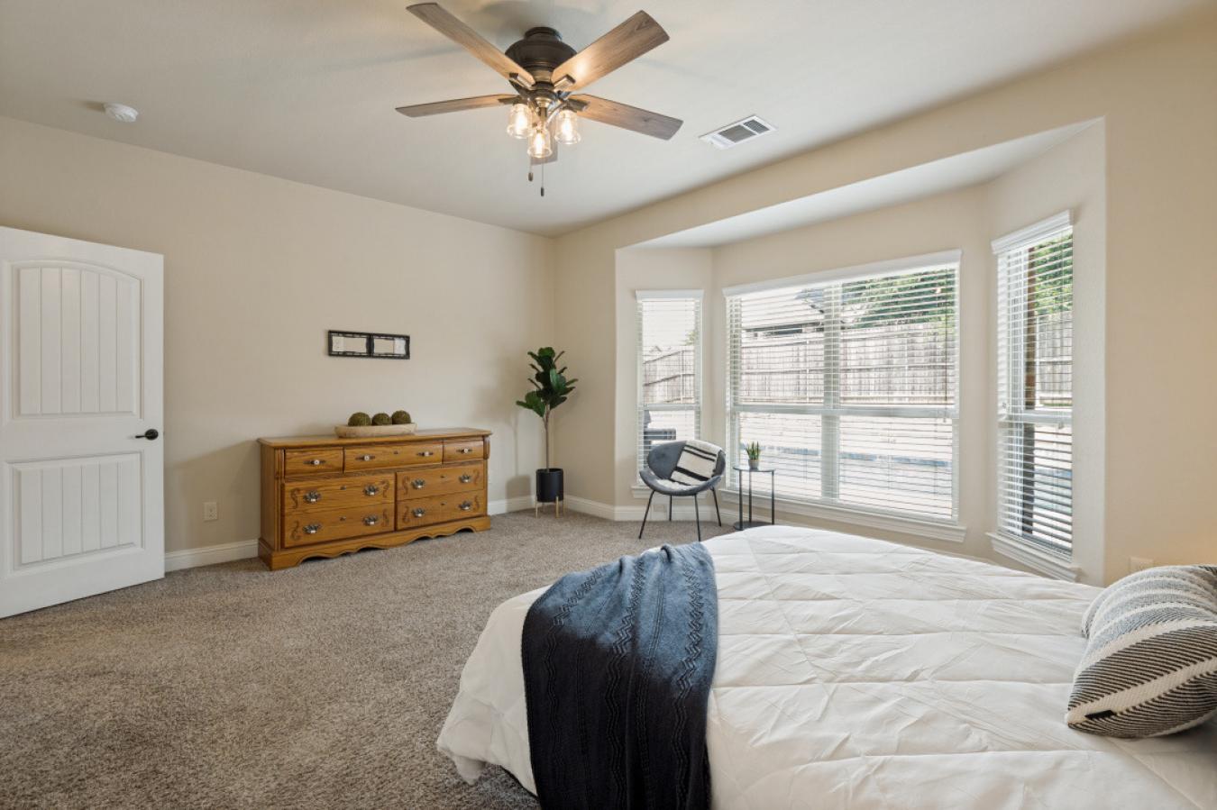 Gorgeous 2016-built single-family home located on a desirable corner l – image 20