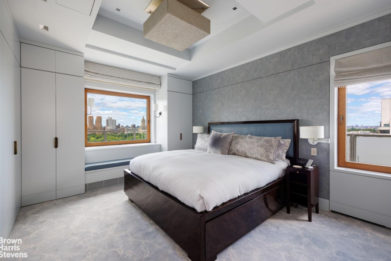 A truly spectacular triple-mint Fifth Avenue penthouse, offering excep – image 10