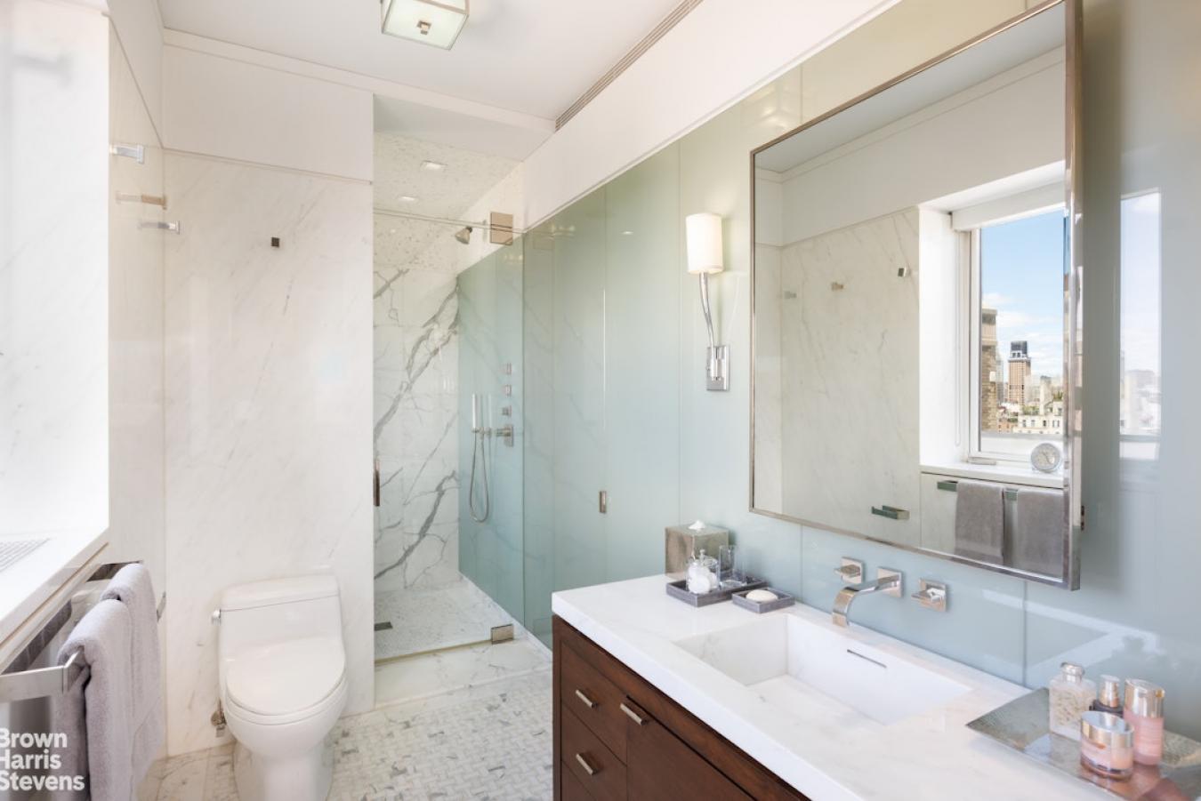 A truly spectacular triple-mint Fifth Avenue penthouse, offering excep – image 11