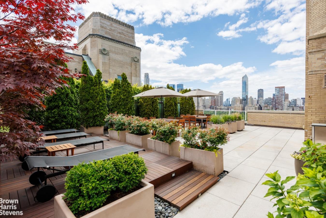 A truly spectacular triple-mint Fifth Avenue penthouse, offering excep – image 17