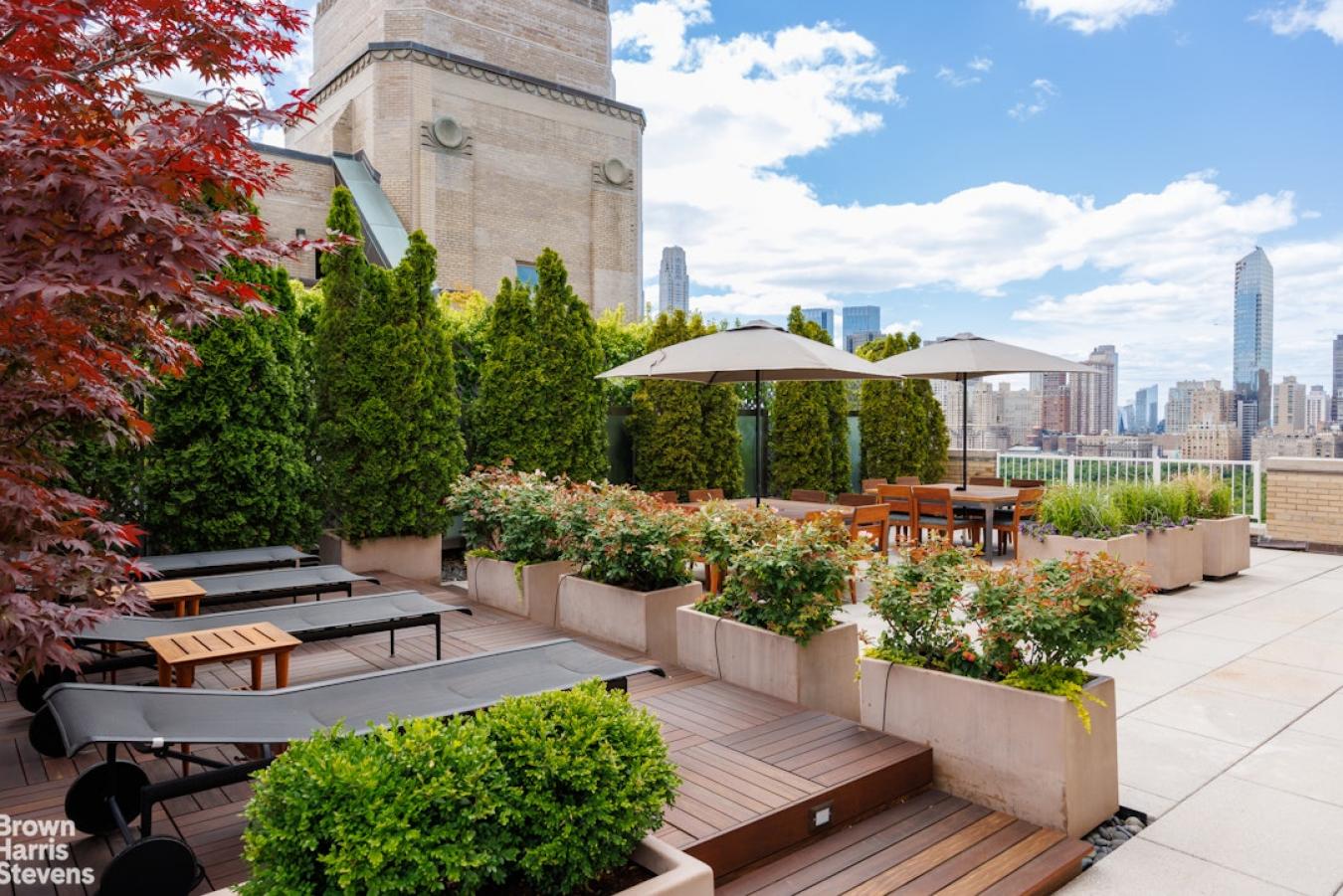 A truly spectacular triple-mint Fifth Avenue penthouse, offering excep – image 18
