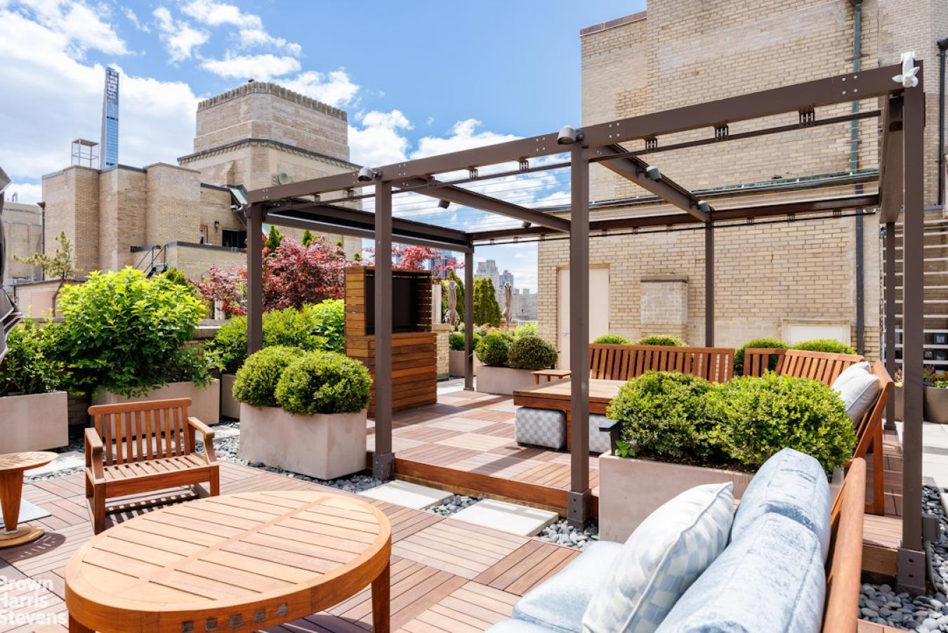 A truly spectacular triple-mint Fifth Avenue penthouse, offering excep – image 19