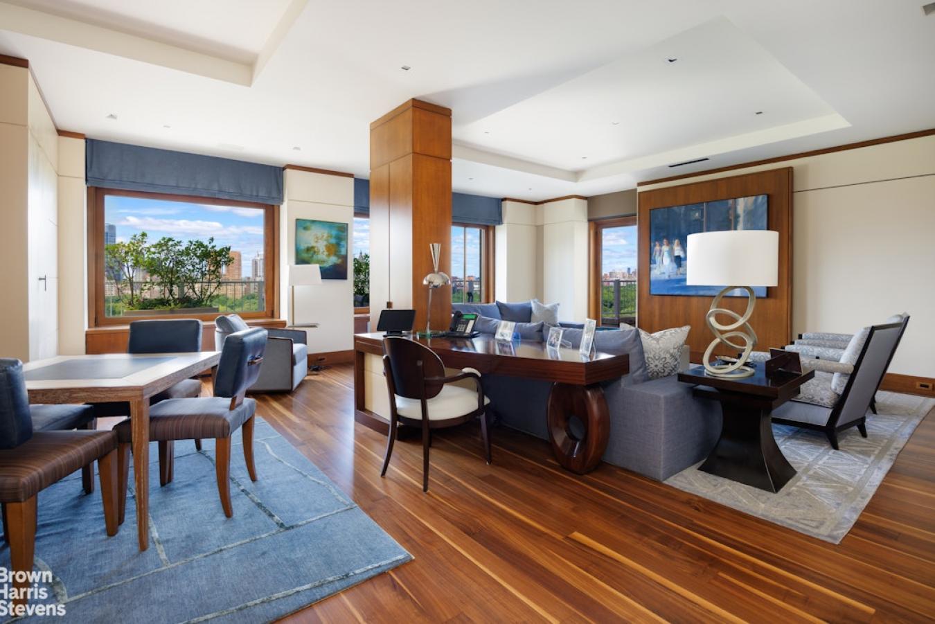 A truly spectacular triple-mint Fifth Avenue penthouse, offering excep – image 1
