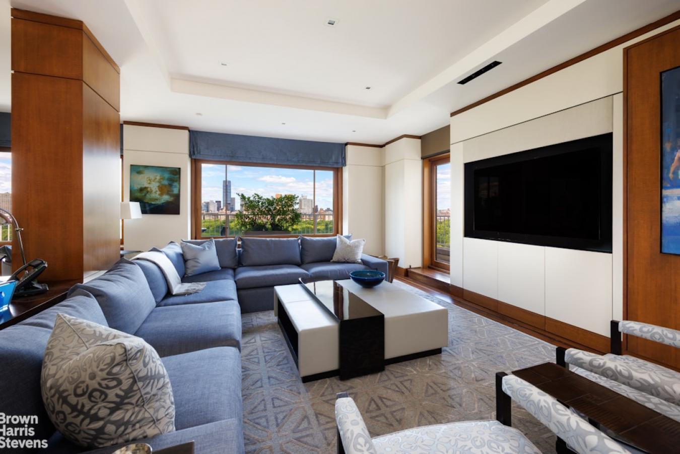 A truly spectacular triple-mint Fifth Avenue penthouse, offering excep – image 2