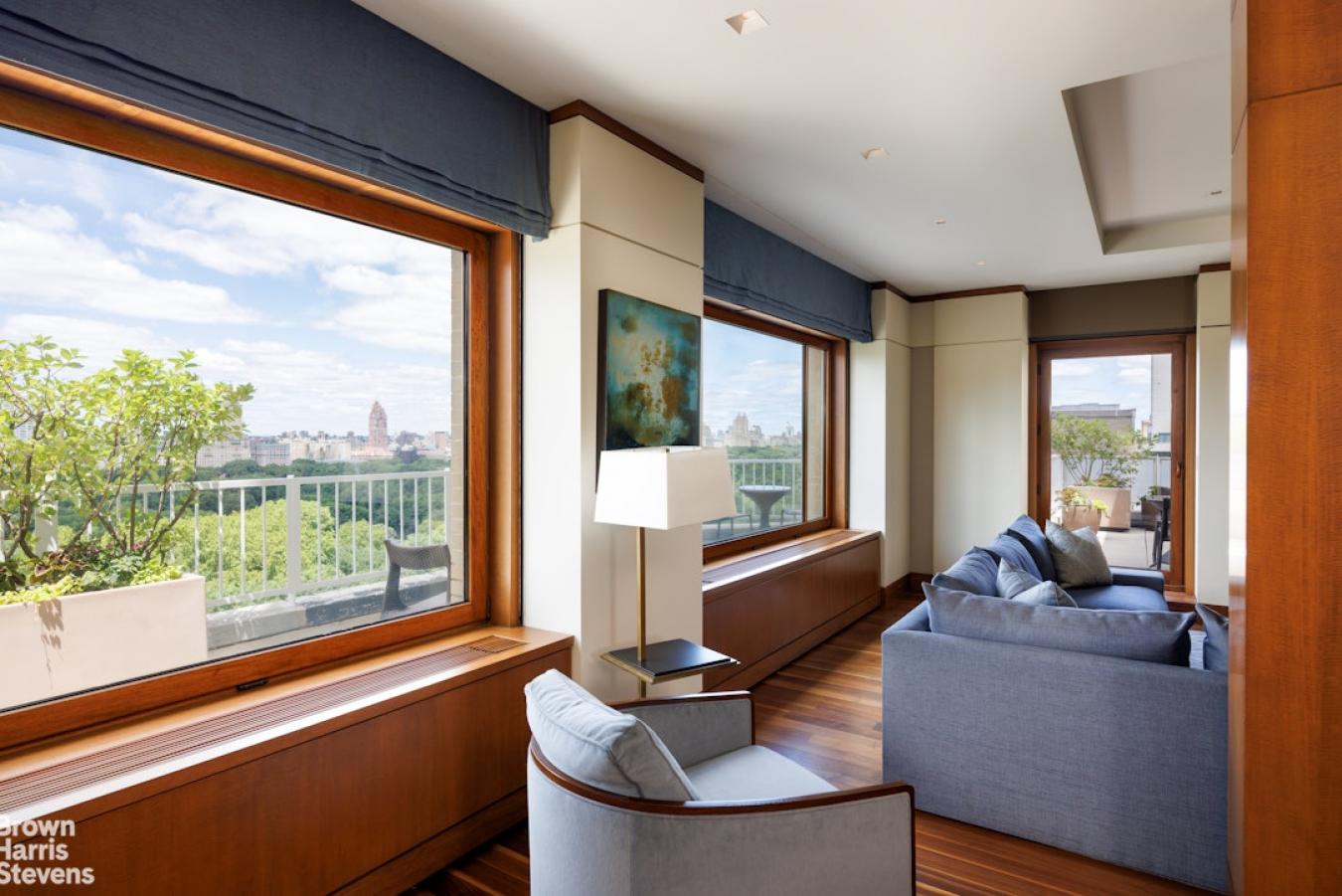 A truly spectacular triple-mint Fifth Avenue penthouse, offering excep – image 3