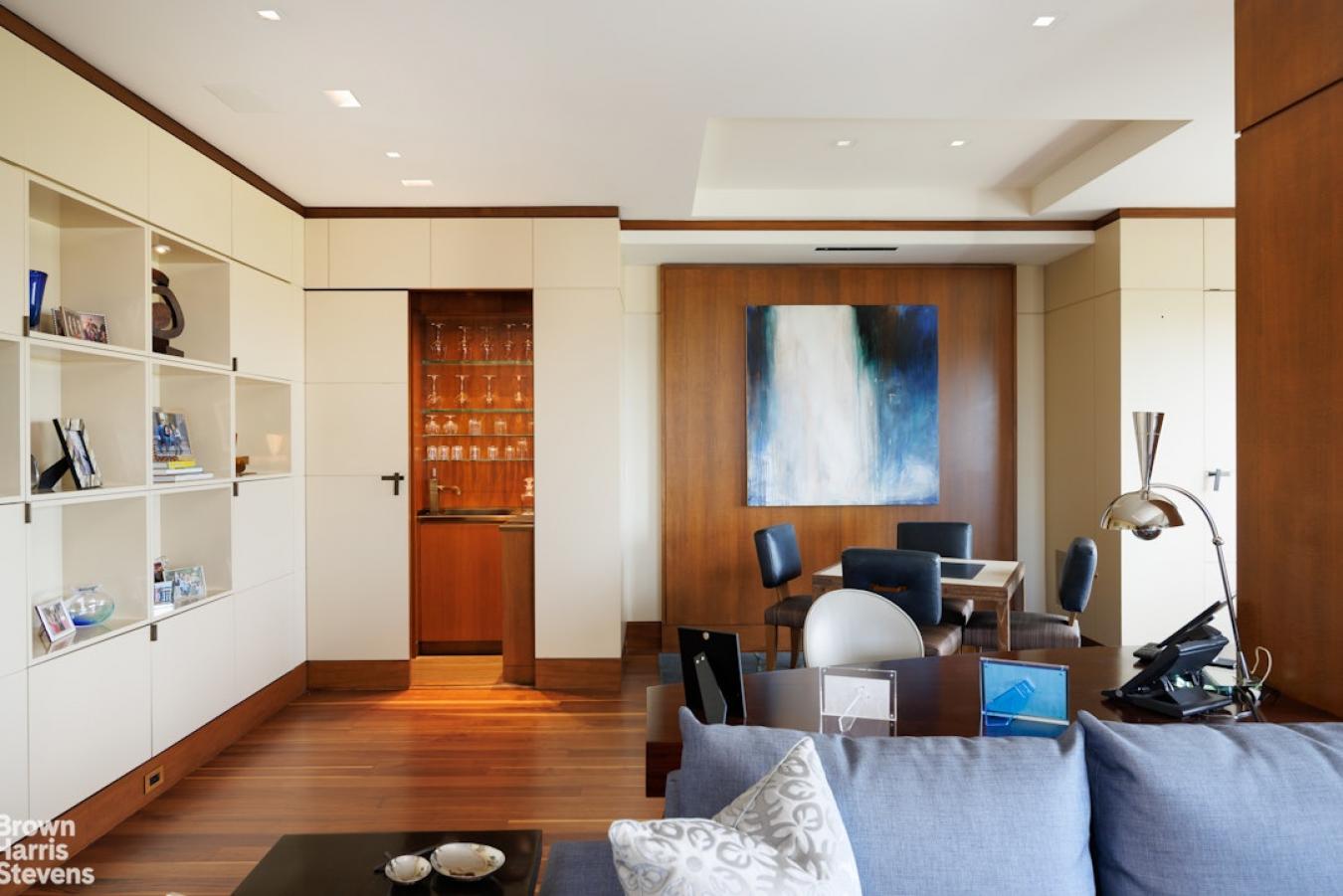 A truly spectacular triple-mint Fifth Avenue penthouse, offering excep – image 4