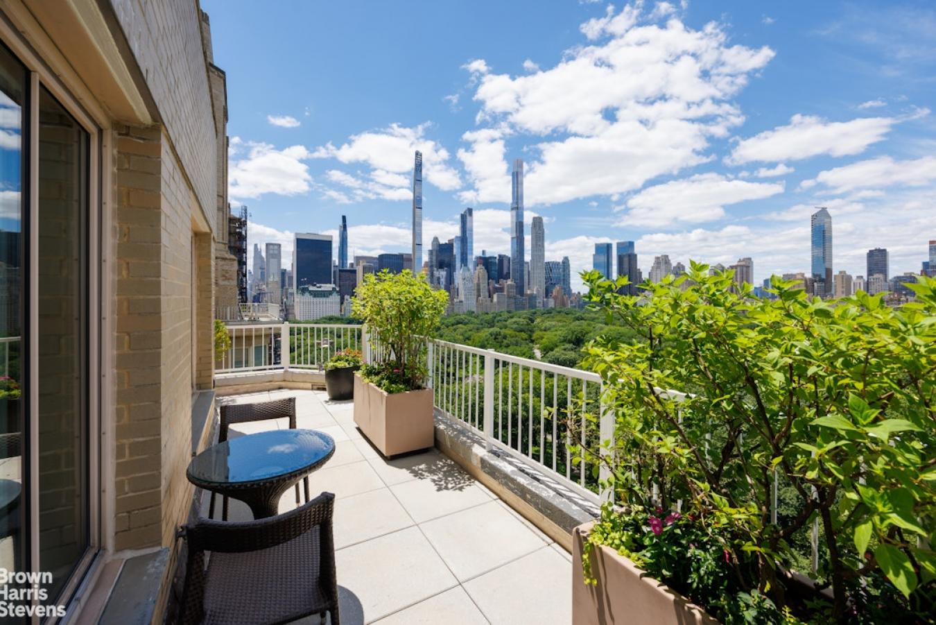 A truly spectacular triple-mint Fifth Avenue penthouse, offering excep – image 5