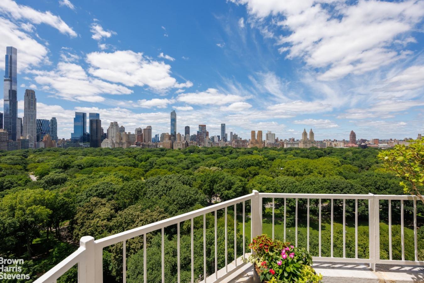 A truly spectacular triple-mint Fifth Avenue penthouse, offering excep – image 6