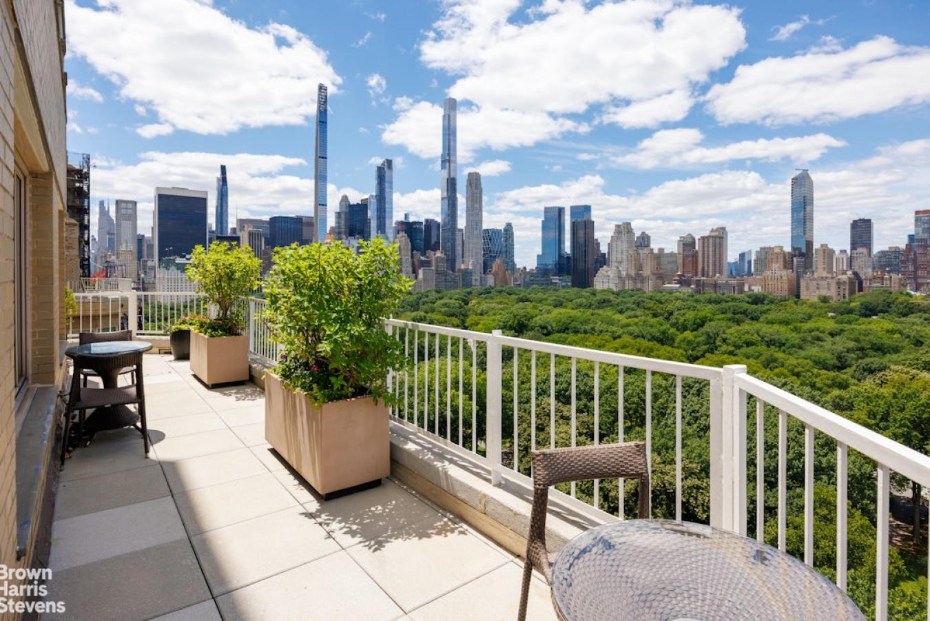 A truly spectacular triple-mint Fifth Avenue penthouse, offering excep – image 7
