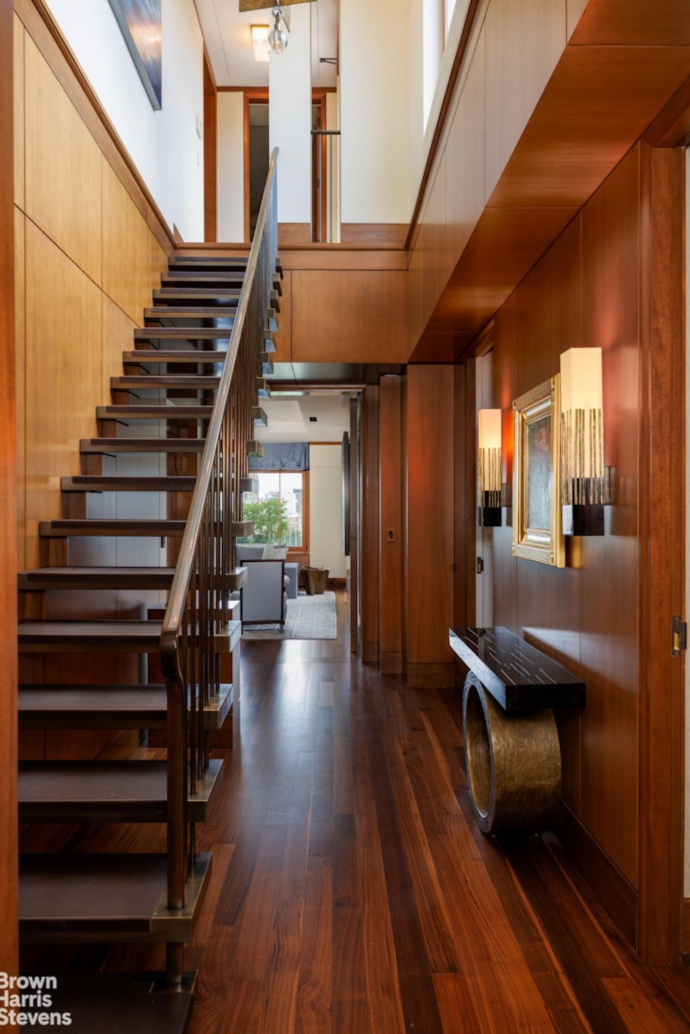A truly spectacular triple-mint Fifth Avenue penthouse, offering excep – image 8