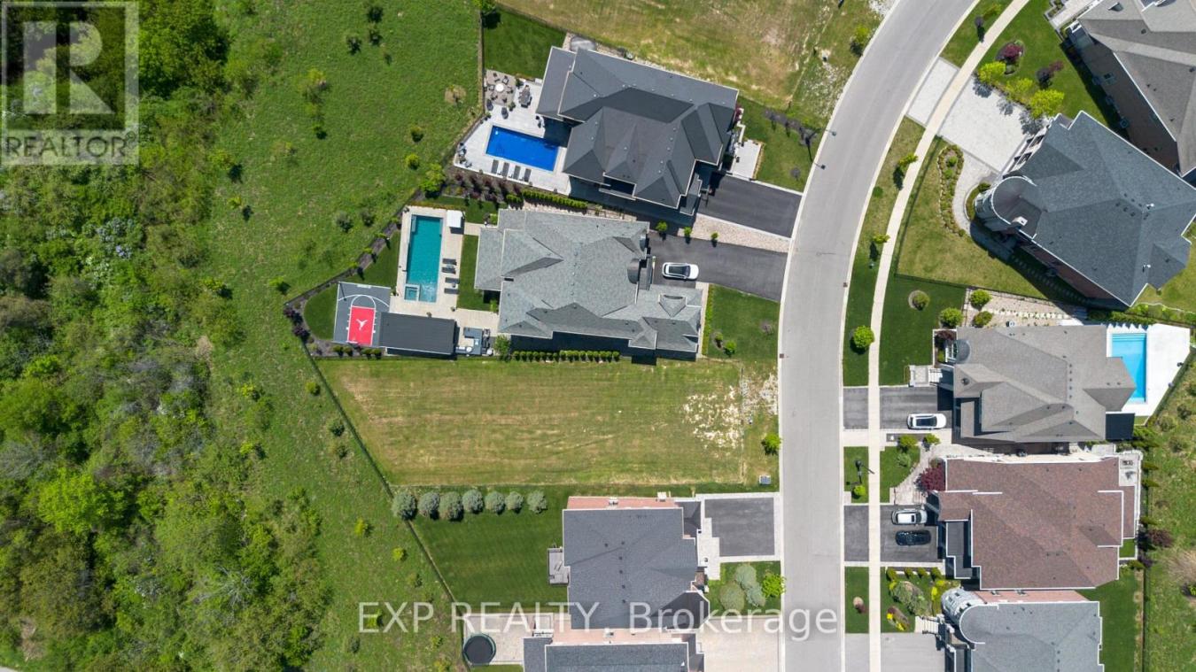 25 Hogan Court, King (King City), ON, L7B1C9, Canada, ,Residential,For Sale,25 Hogan Court,N13442670