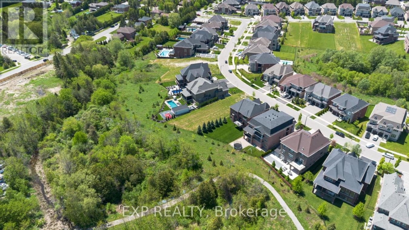 25 Hogan Court, King (King City), ON, L7B1C9, Canada, ,Residential,For Sale,25 Hogan Court,N13442670