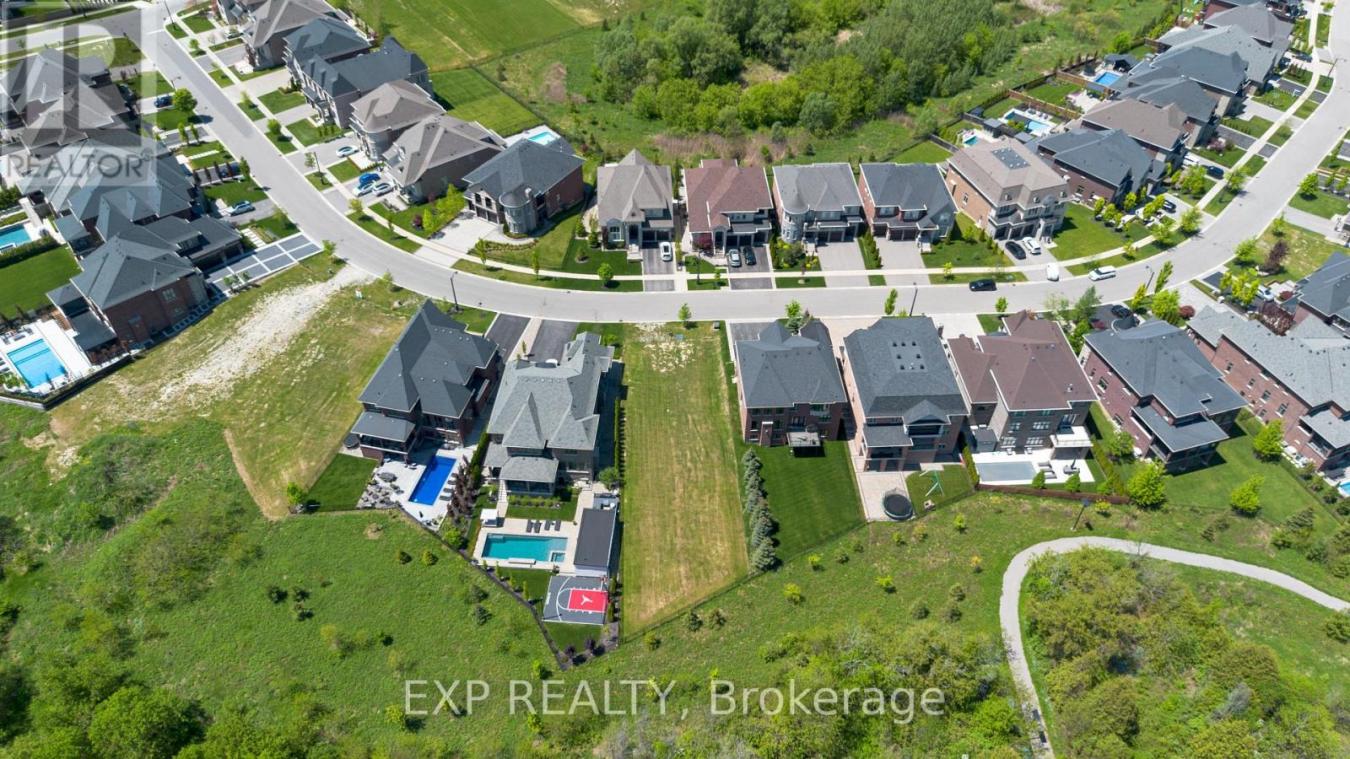 25 Hogan Court, King (King City), ON, L7B1C9, Canada, ,Residential,For Sale,25 Hogan Court,N13442670
