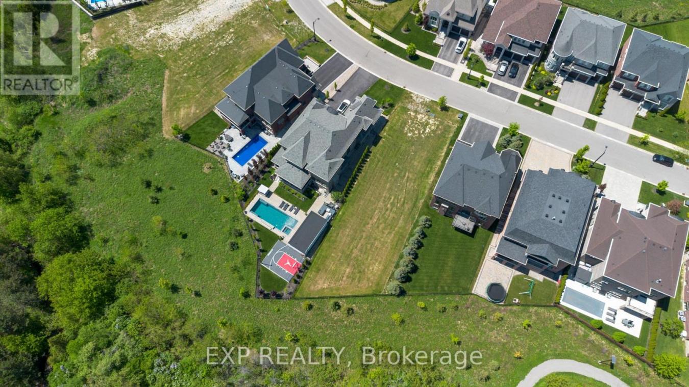 25 Hogan Court, King (King City), ON, L7B1C9, Canada, ,Residential,For Sale,25 Hogan Court,N13442670