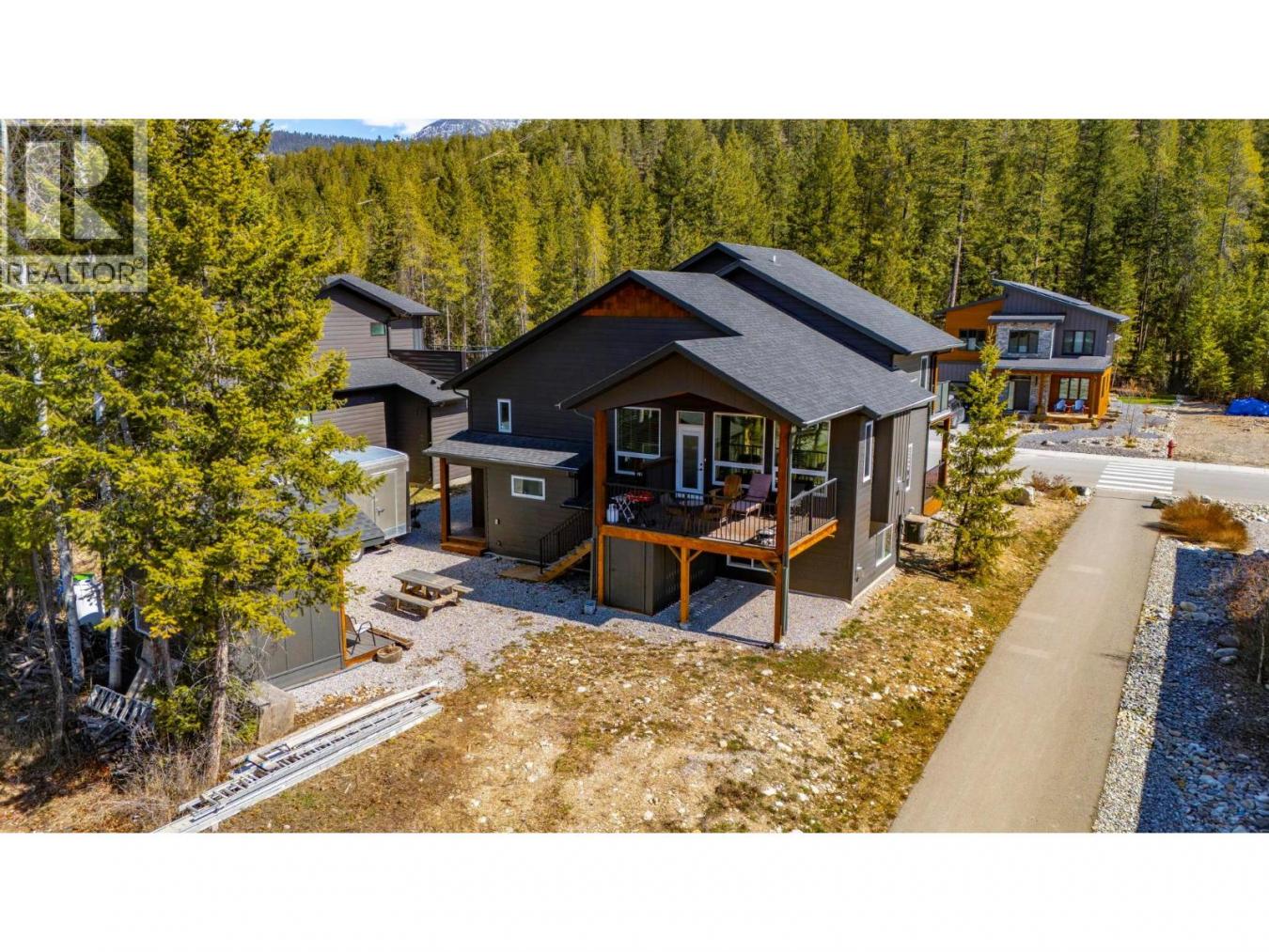 1542 Cedar Street, Golden, BC, V0A1H6, Canada, 3 Bedrooms Bedrooms, ,4 BathroomsBathrooms,Residential,For Sale,1542 Cedar Street,10383136