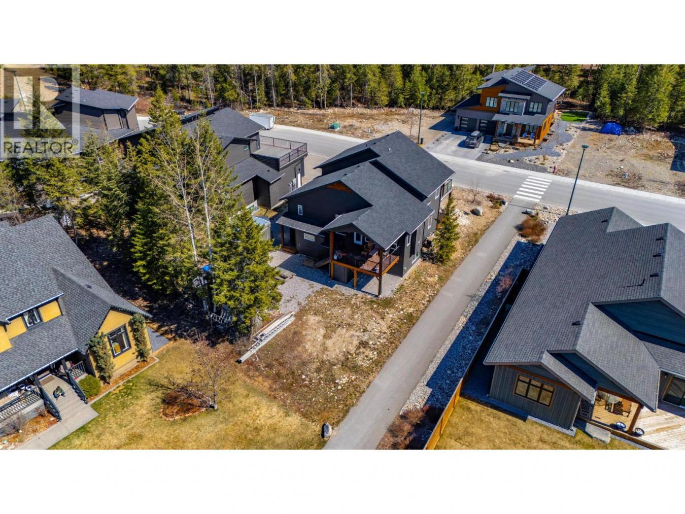 1542 Cedar Street, Golden, BC, V0A1H6, Canada, 3 Bedrooms Bedrooms, ,4 BathroomsBathrooms,Residential,For Sale,1542 Cedar Street,10383136