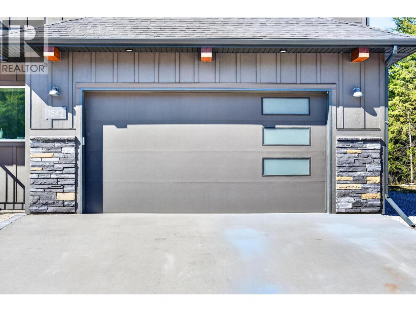 1542 Cedar Street, Golden, BC, V0A1H6, Canada, 3 Bedrooms Bedrooms, ,4 BathroomsBathrooms,Residential,For Sale,1542 Cedar Street,10383136