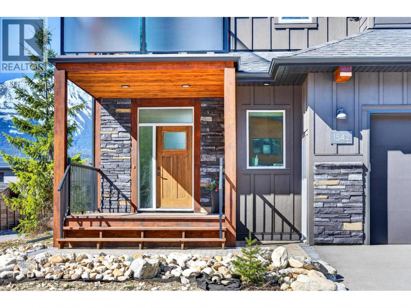 1542 Cedar Street, Golden, BC, V0A1H6, Canada, 3 Bedrooms Bedrooms, ,4 BathroomsBathrooms,Residential,For Sale,1542 Cedar Street,10383136