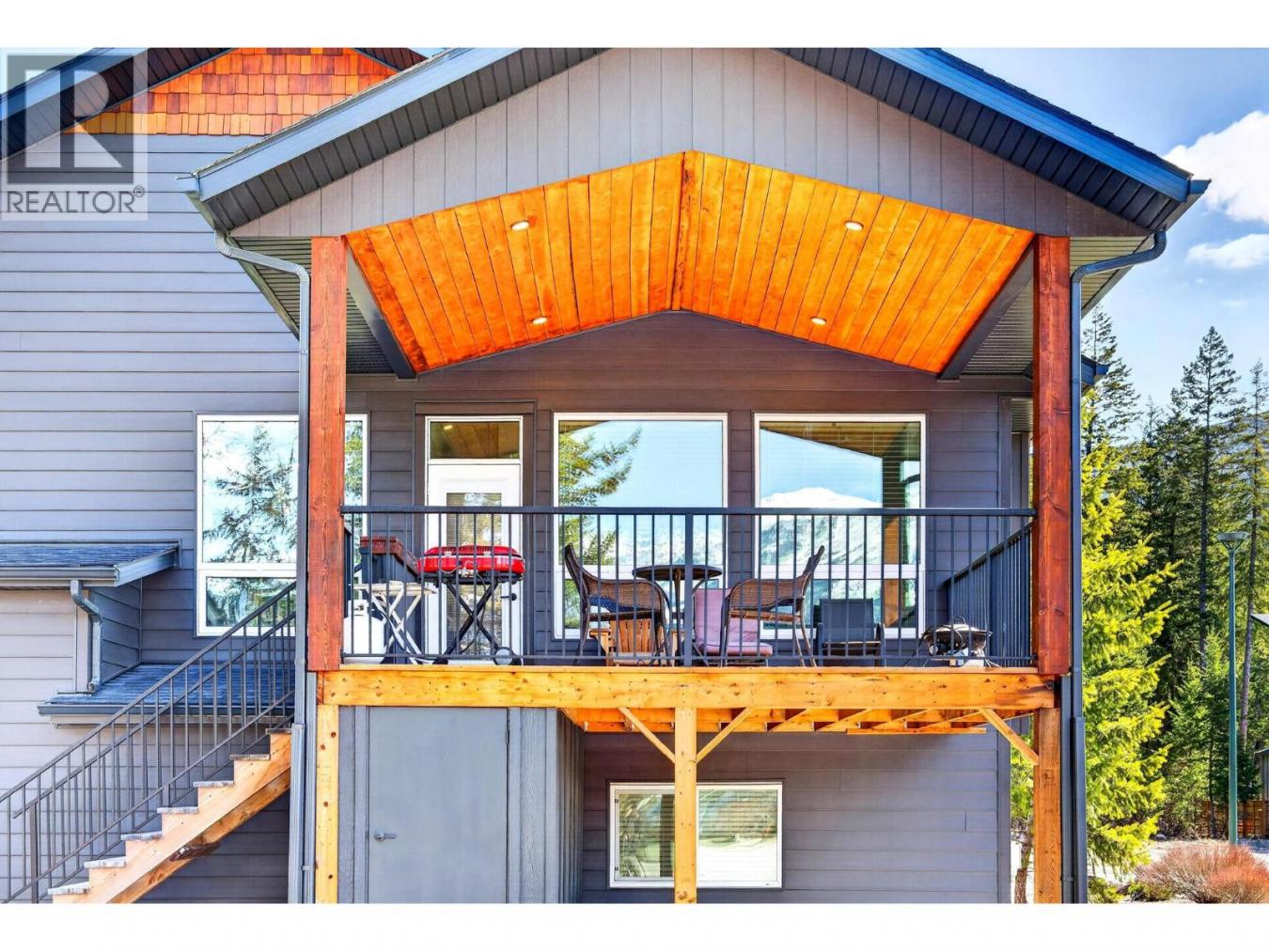 1542 Cedar Street, Golden, BC, V0A1H6, Canada, 3 Bedrooms Bedrooms, ,4 BathroomsBathrooms,Residential,For Sale,1542 Cedar Street,10383136