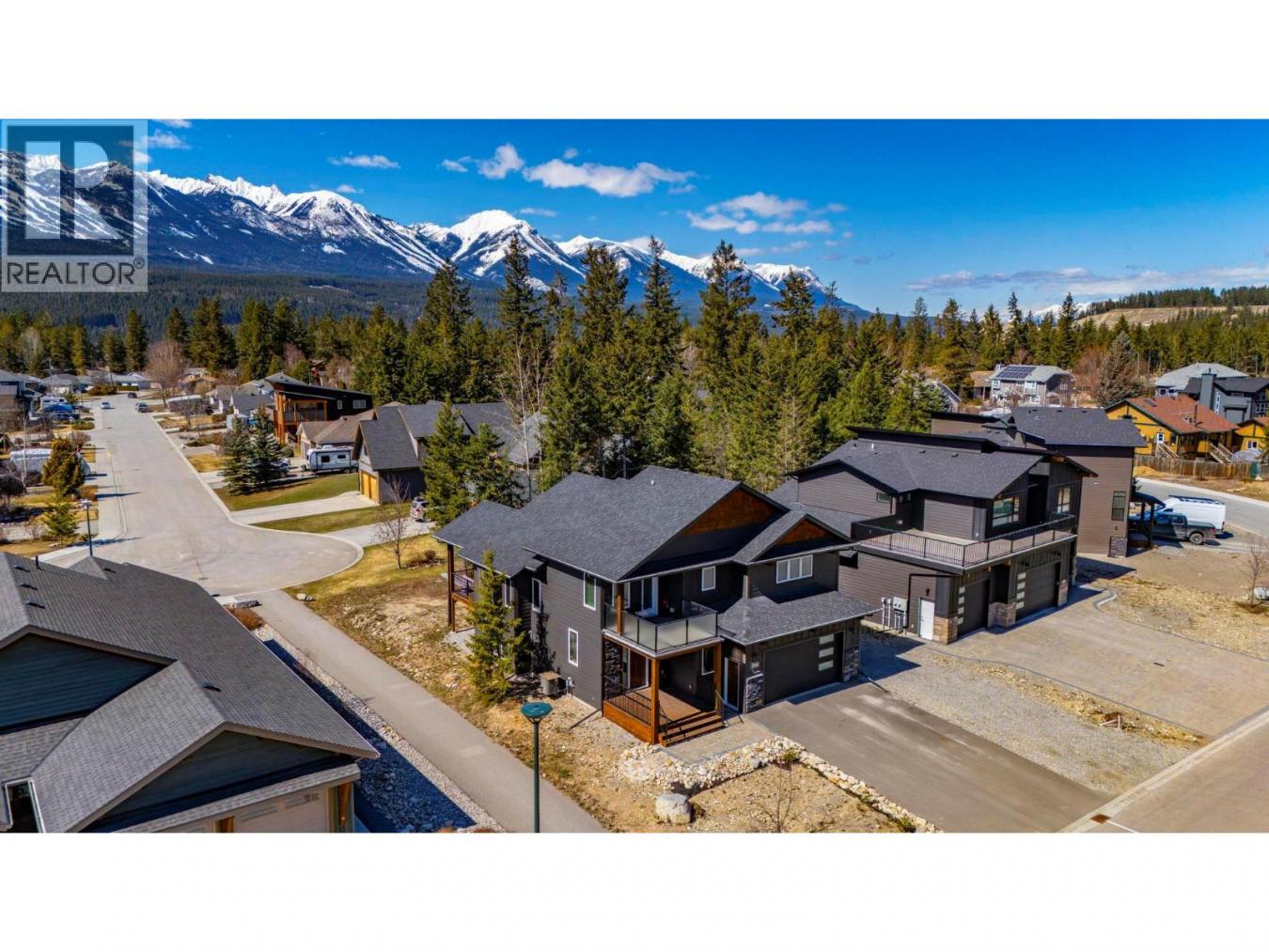 1542 Cedar Street, Golden, BC, V0A1H6, Canada, 3 Bedrooms Bedrooms, ,4 BathroomsBathrooms,Residential,For Sale,1542 Cedar Street,10383136