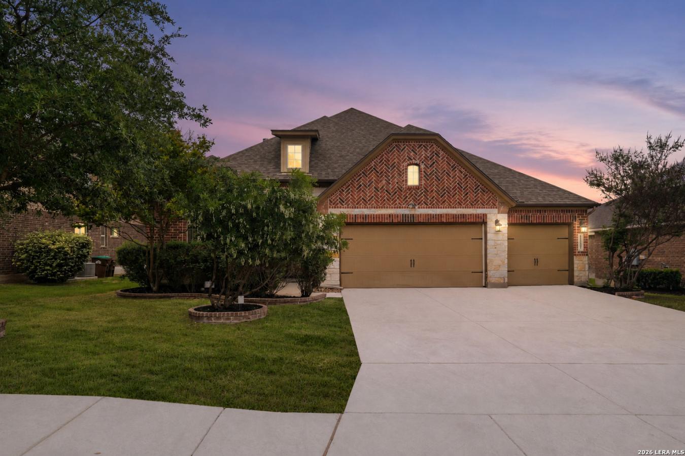 Located in the highly desired gated community of Westwinds Lone Star i – image 1