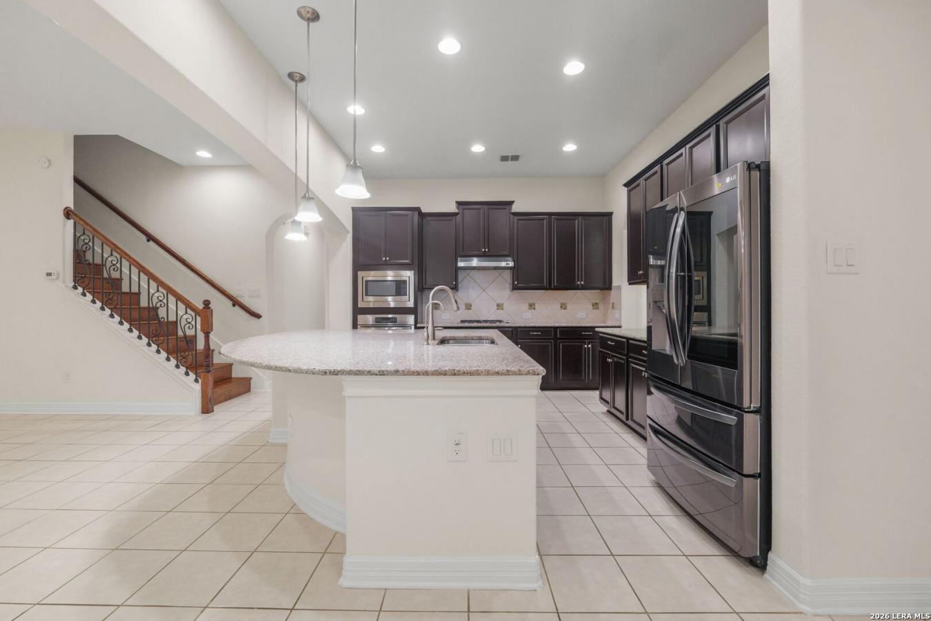Located in the highly desired gated community of Westwinds Lone Star i – image 7