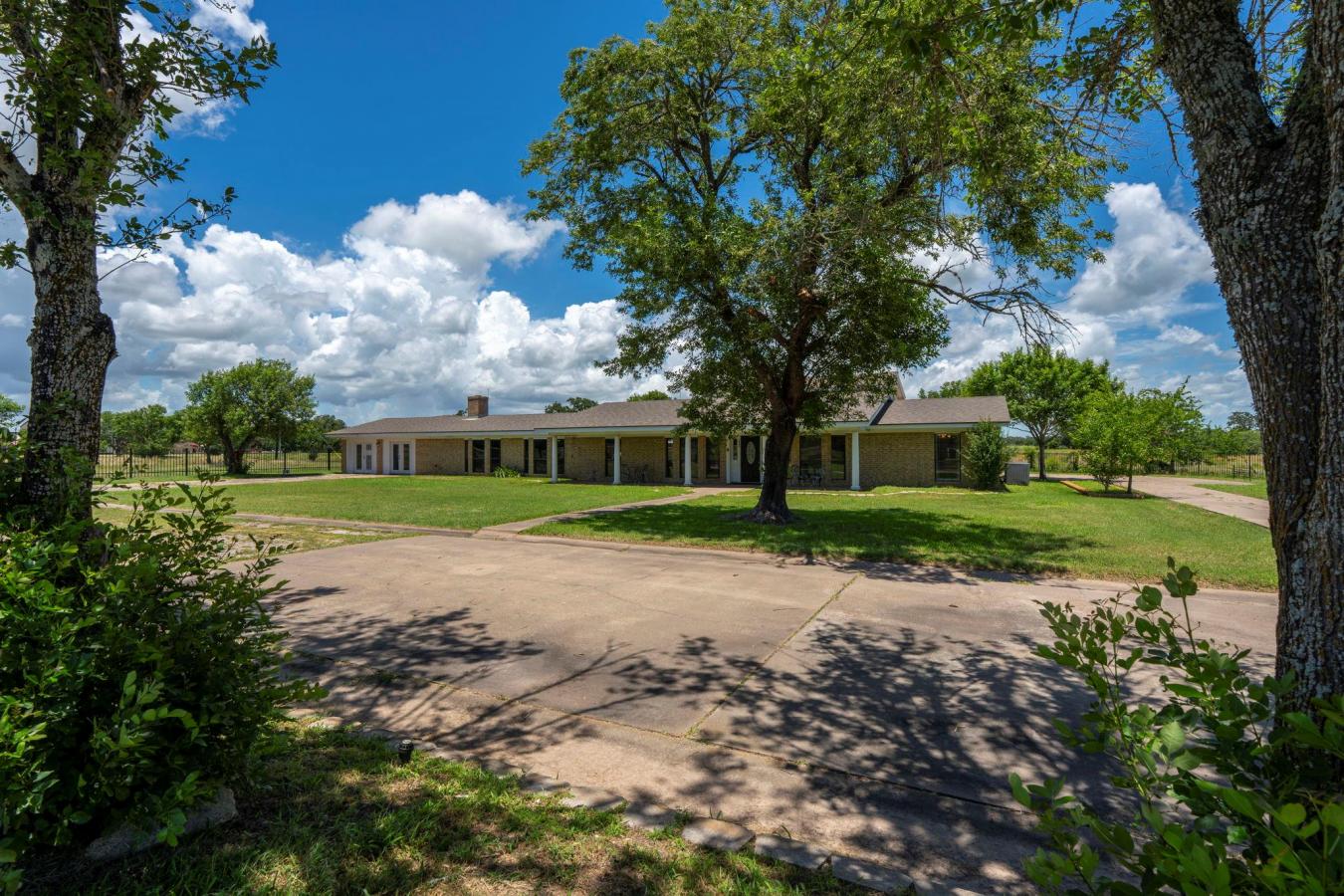 3345 E Austin Street, Giddings, Lee, 78942, United States, 7 Bedrooms Bedrooms, ,5 BathroomsBathrooms,Residential,For Sale,3345 E Austin Street,5657010