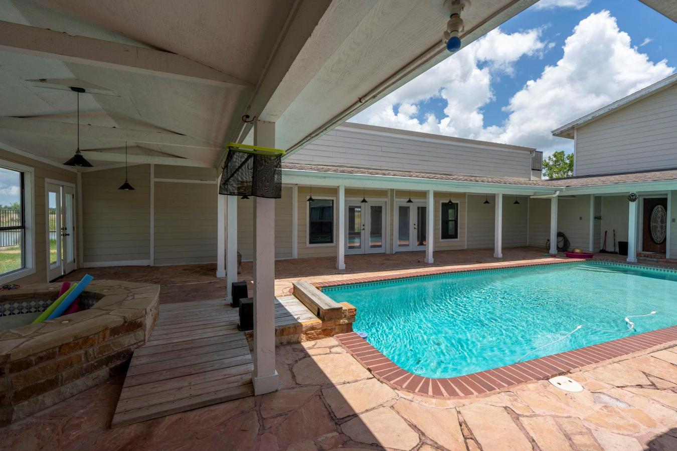 3345 E Austin Street, Giddings, Lee, 78942, United States, 7 Bedrooms Bedrooms, ,5 BathroomsBathrooms,Residential,For Sale,3345 E Austin Street,5657010