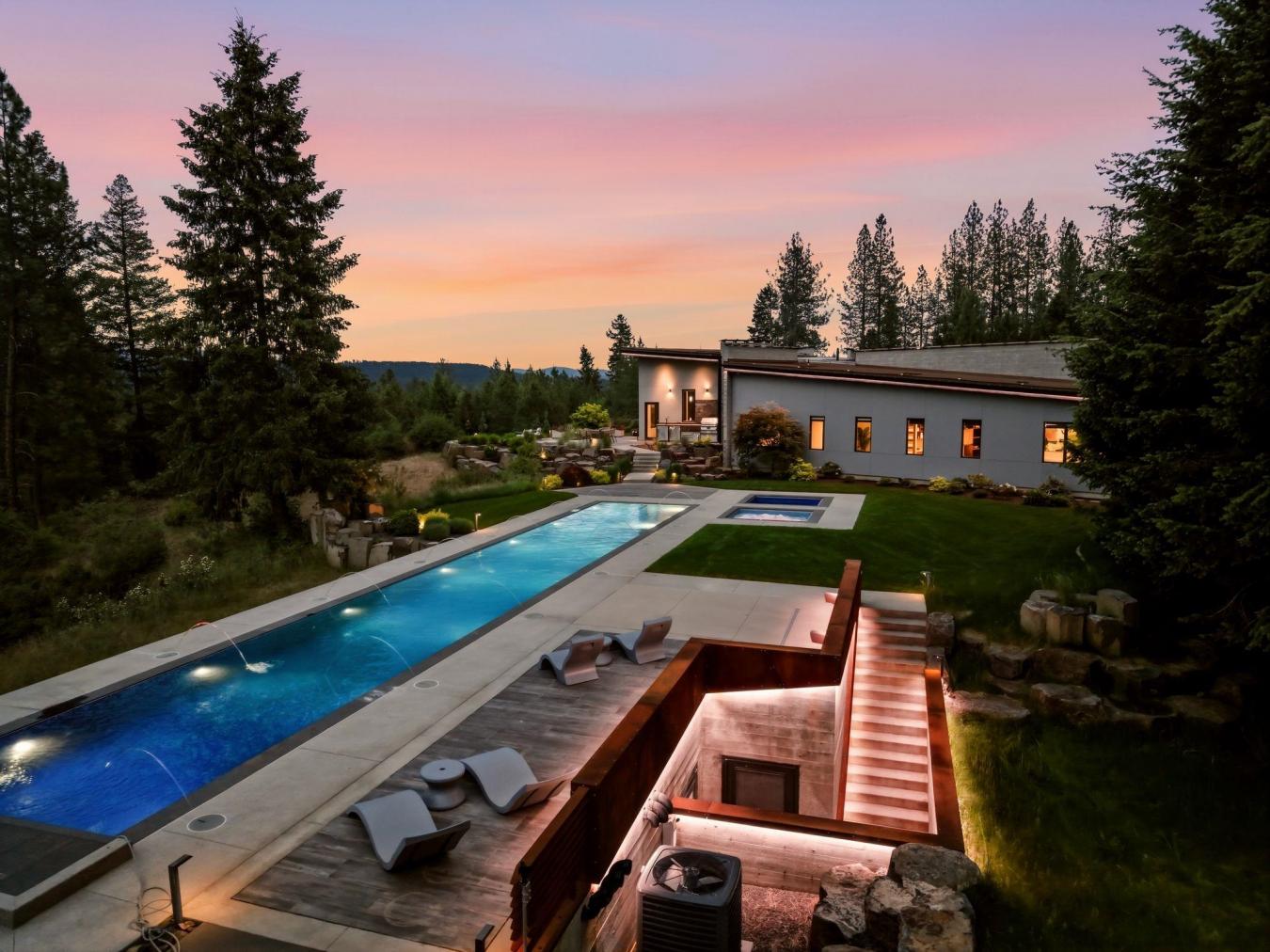The Canyon House is a private world unto itself. Forty-six acres of Pa – image 2
