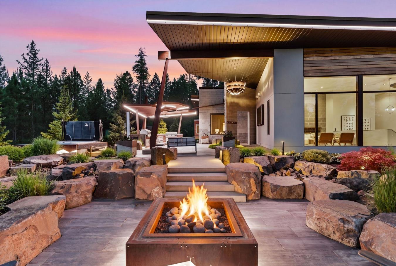 The Canyon House is a private world unto itself. Forty-six acres of Pa – image 3