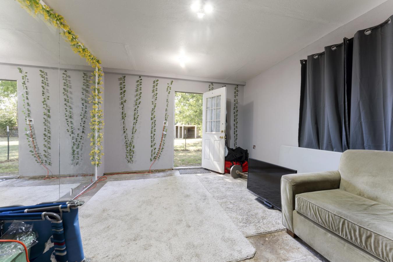 Beautiful Aumsville home with two lots totaling .072 acres. Home has a – image 19