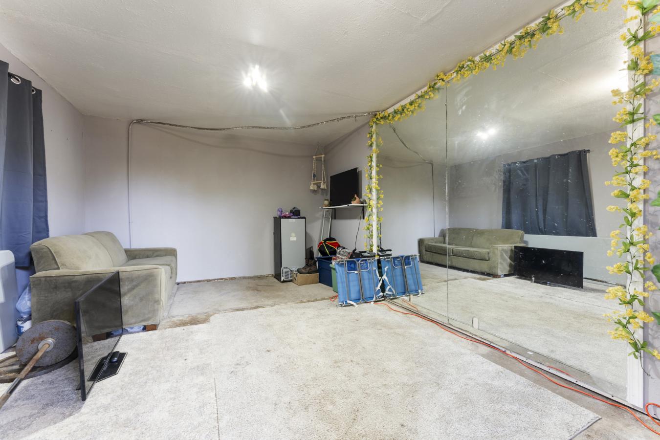 Beautiful Aumsville home with two lots totaling .072 acres. Home has a – image 20